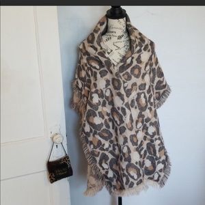H&M Leopard scarf